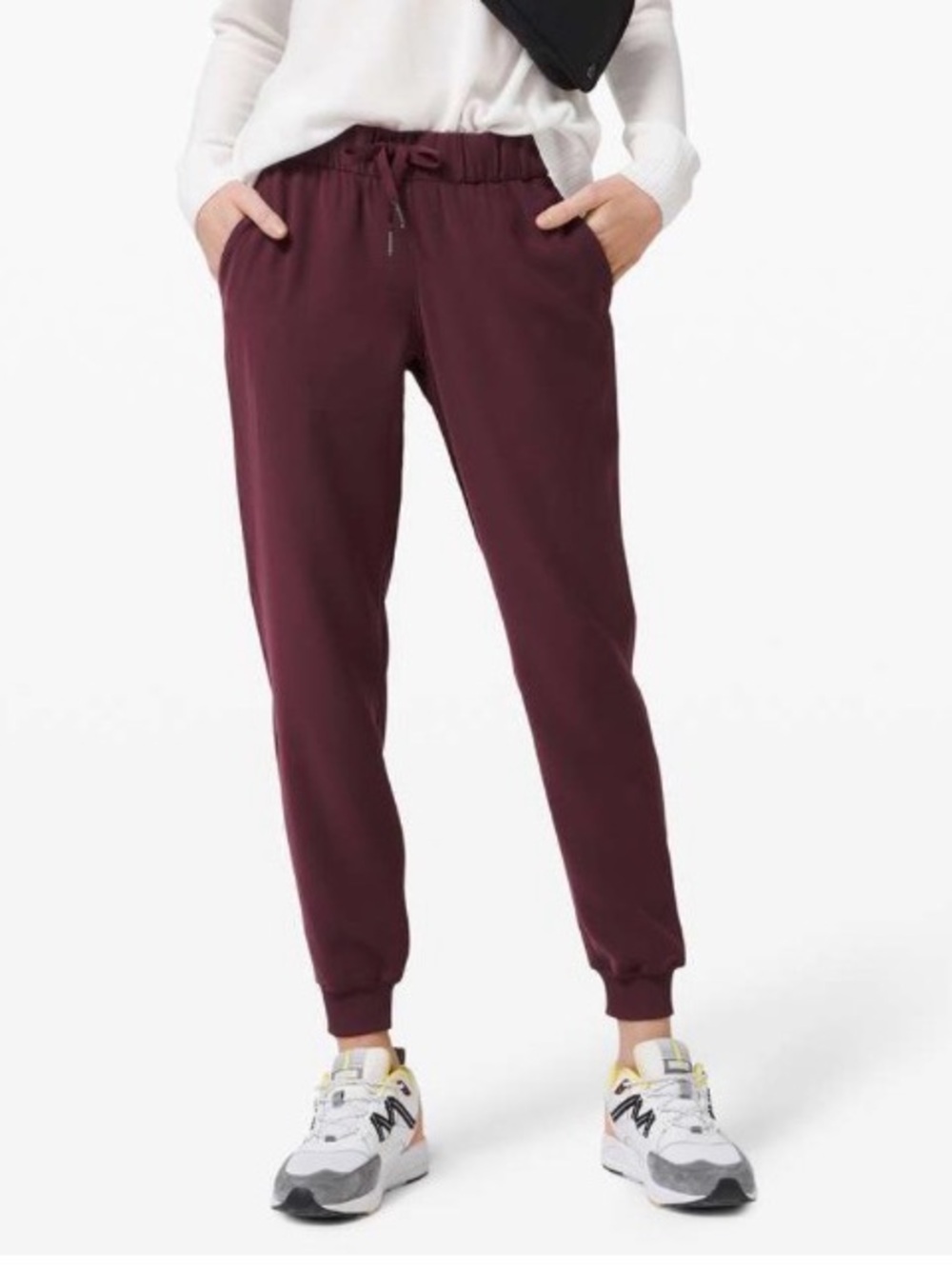 lululemon sz 6 On the Fly Jogger burgundy travel woven stretch fabric comfy cozy